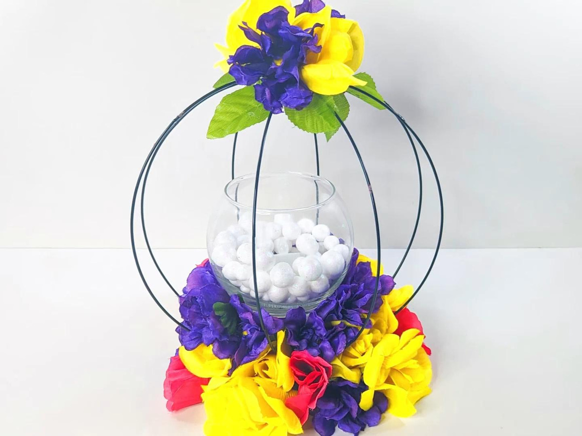 How To Make a Table Centerpiece with a 3D Wreath Form