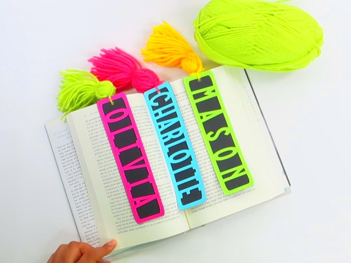 How To Make Personalized DIY Bookmarks with Cricut