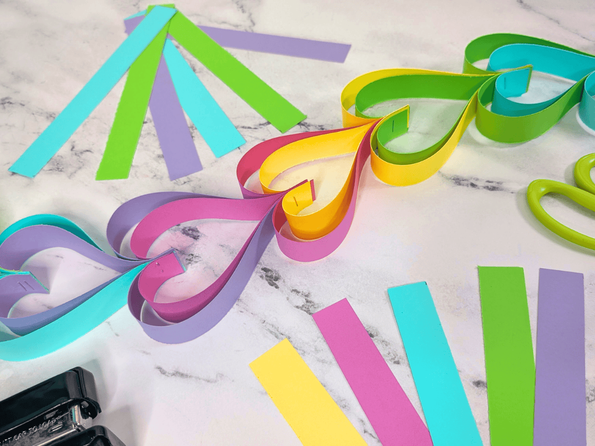 Paper Garland Tutorial Heart Garland Tutorial That Turns Simple Paper Into Pretty Decor ...